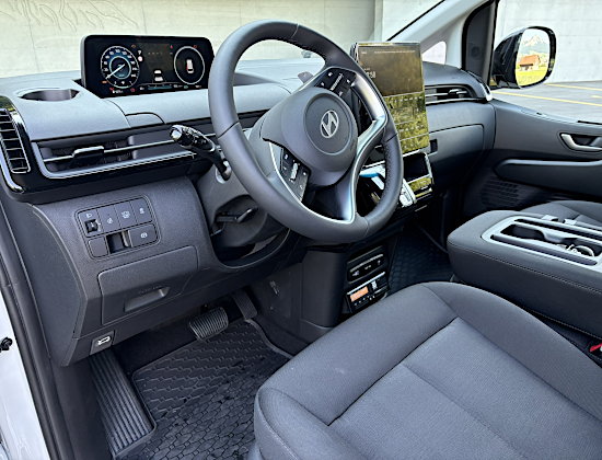 Mythen Taxi Hyundai Staria 1.6 Cockpit
