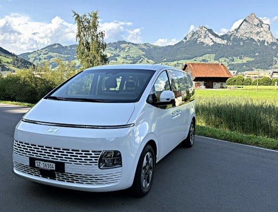 Mythen Taxi Hyundai Staria 1.6